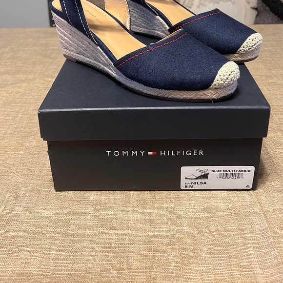 Never worn Tommy Hilfiger blue multi fabric wedges - Picture 3 of 4